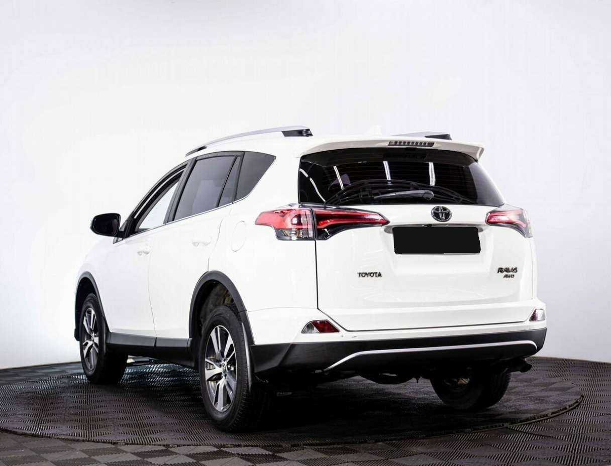 Toyota RAV4 с пробегом — 2017 год. Фото: #3