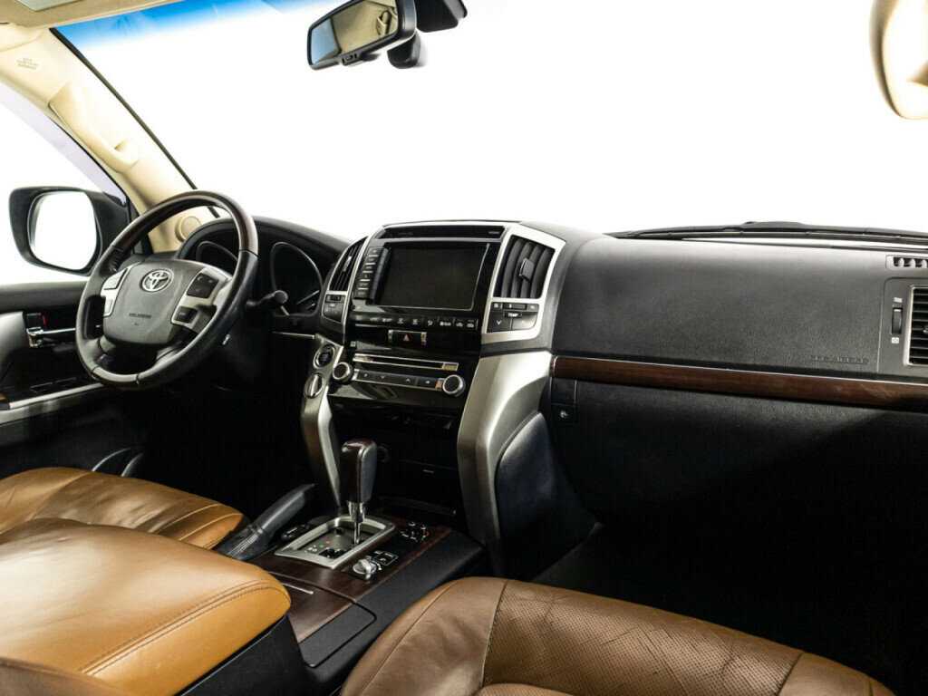 Toyota Land Cruiser с пробегом — 2014 год. Фото: #8