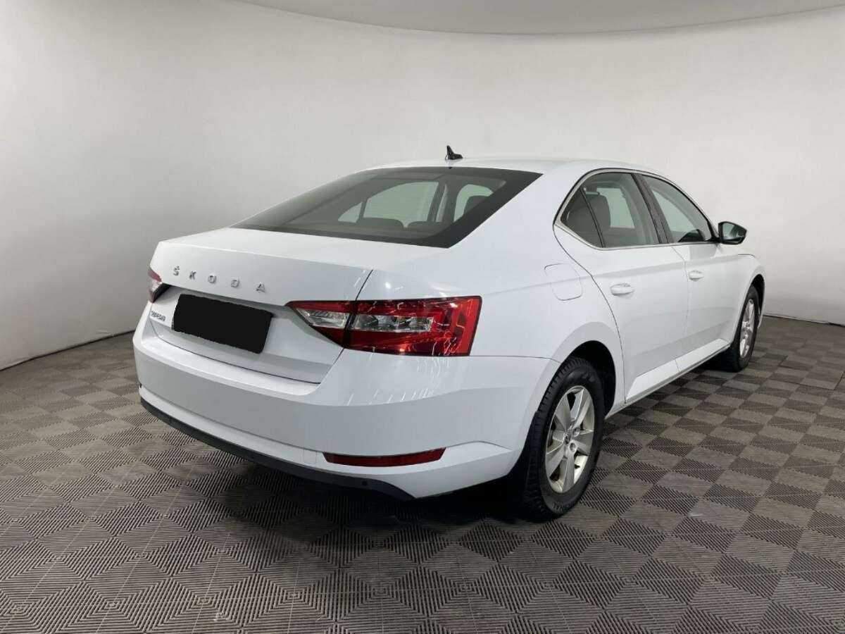 Skoda Superb с пробегом — 2021 год. Фото: #4