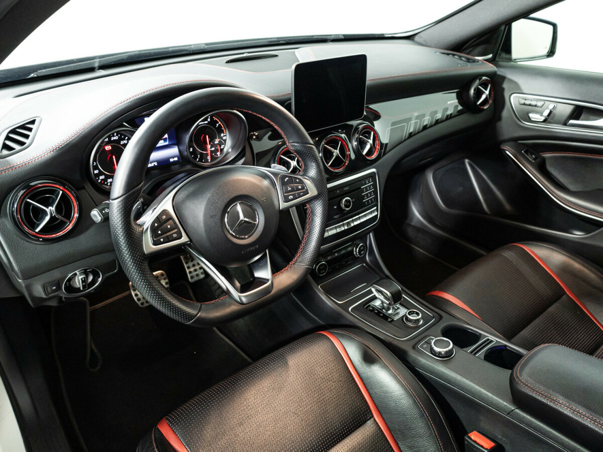 Mercedes-Benz GLA AMG с пробегом — 2019 год. Фото: #10