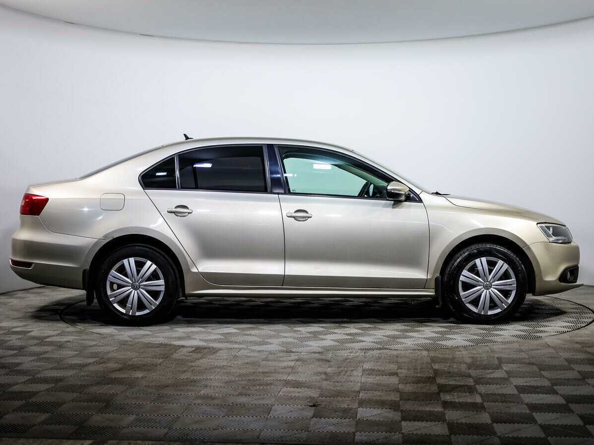 Volkswagen Jetta с пробегом — 2012 год. Фото: #2