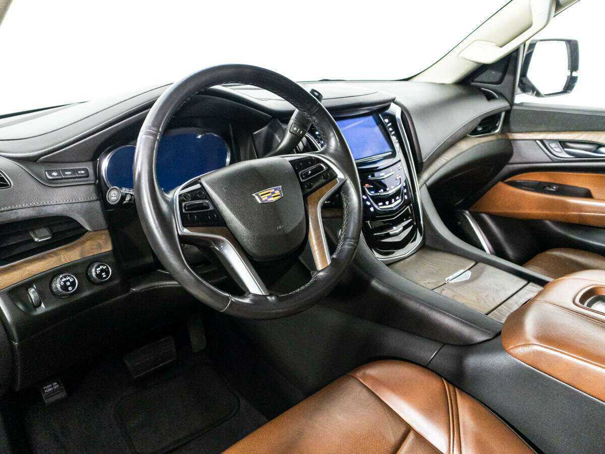 Cadillac Escalade с пробегом — 2018 год. Фото: #10