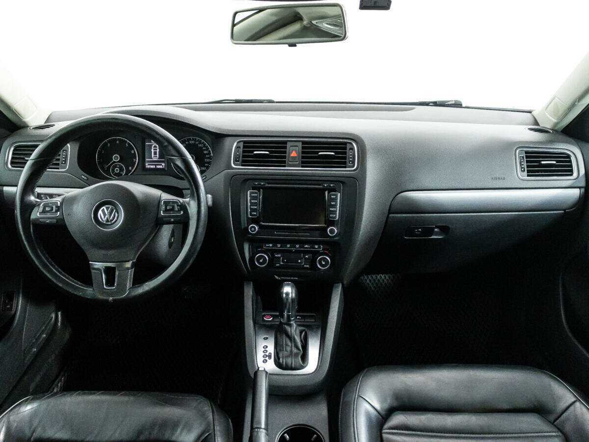 Volkswagen Jetta с пробегом — 2012 год. Фото: #12