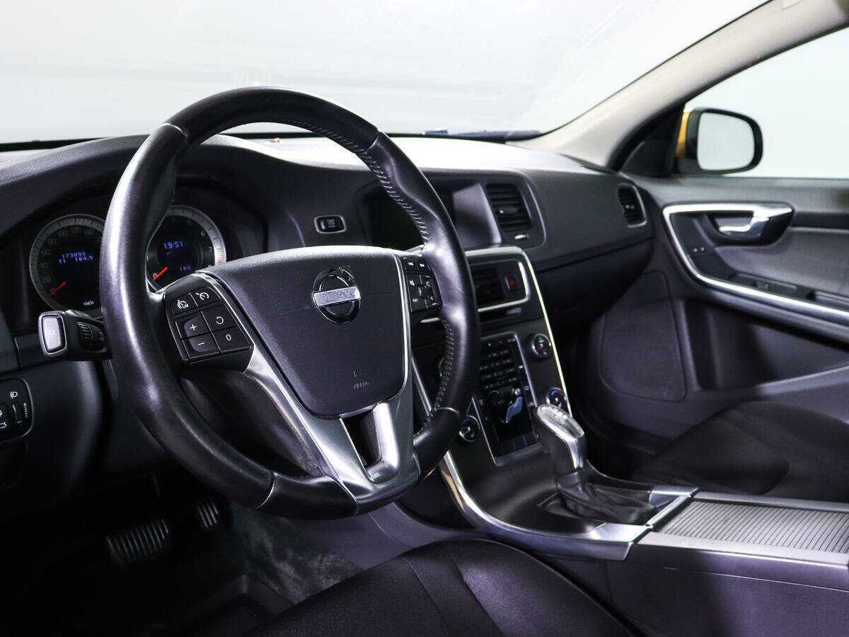 Volvo S60 с пробегом — 2012 год. Фото: #11