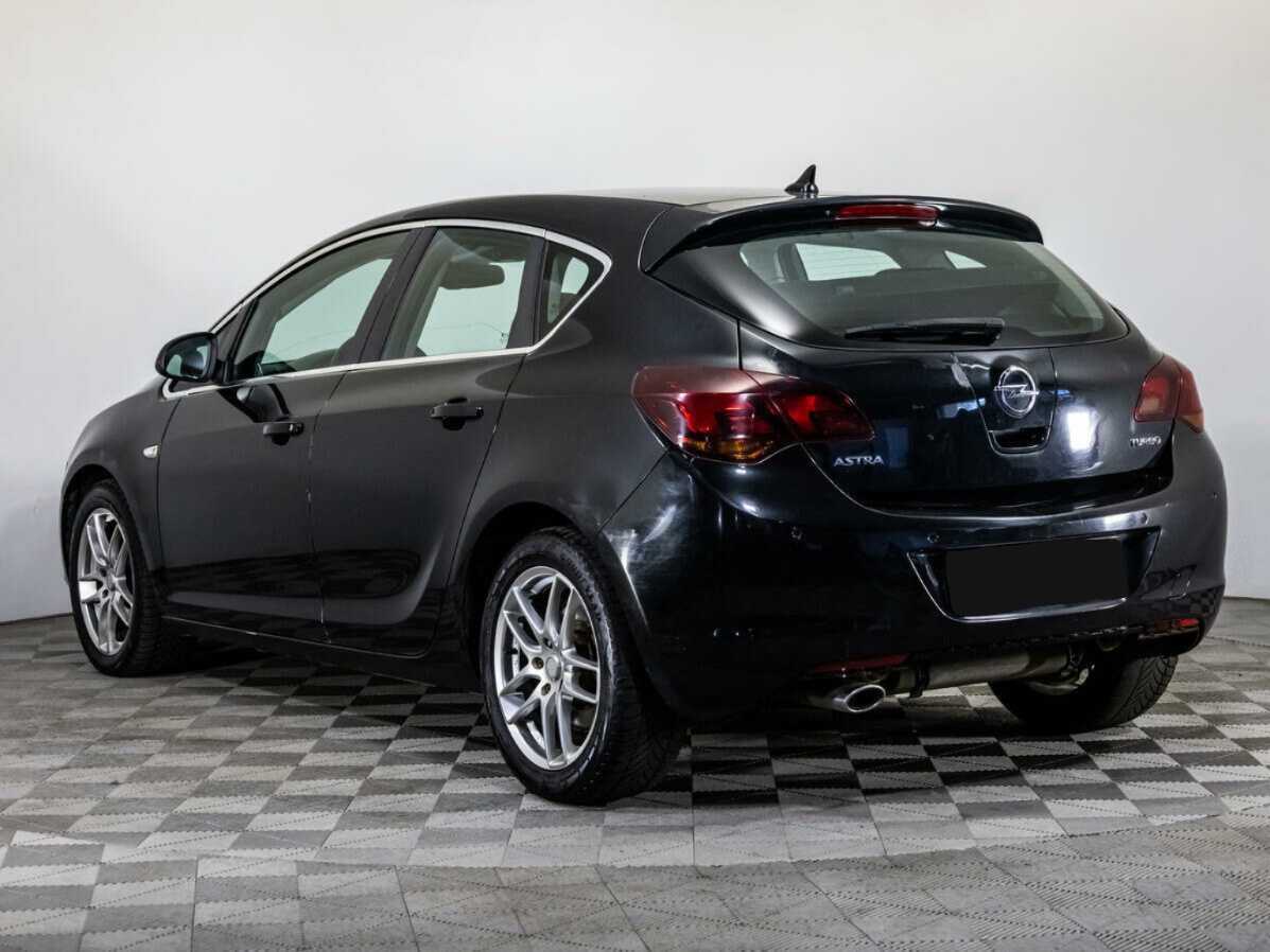 Opel Astra с пробегом — 2011 год. Фото: #6