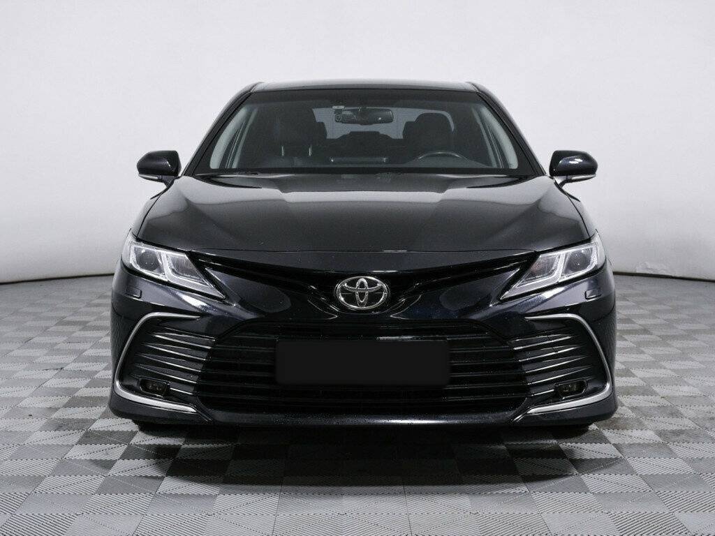 Toyota Camry с пробегом — 2021 год. Фото: #1