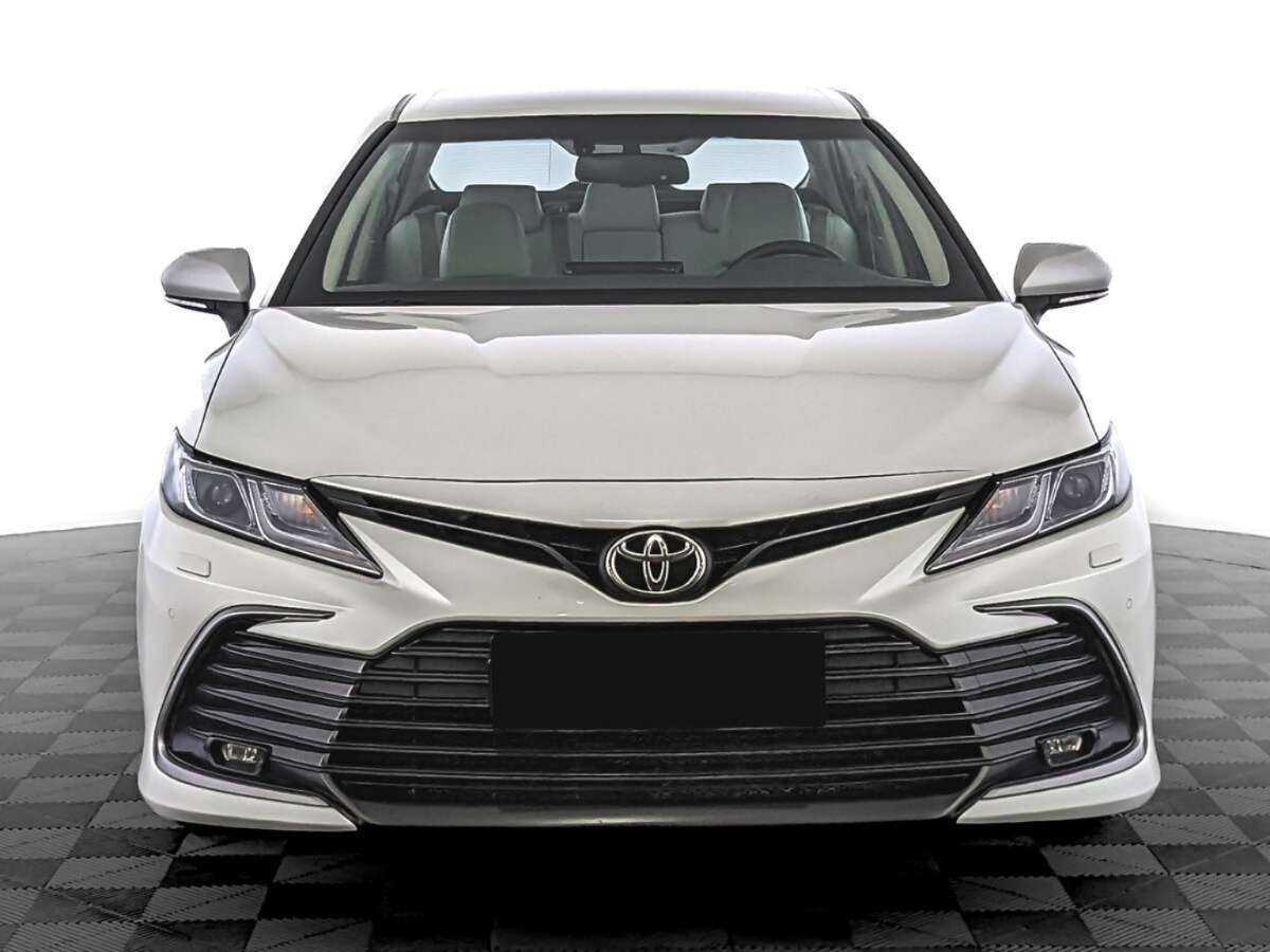 Toyota Camry с пробегом — 2021 год. Фото: #1