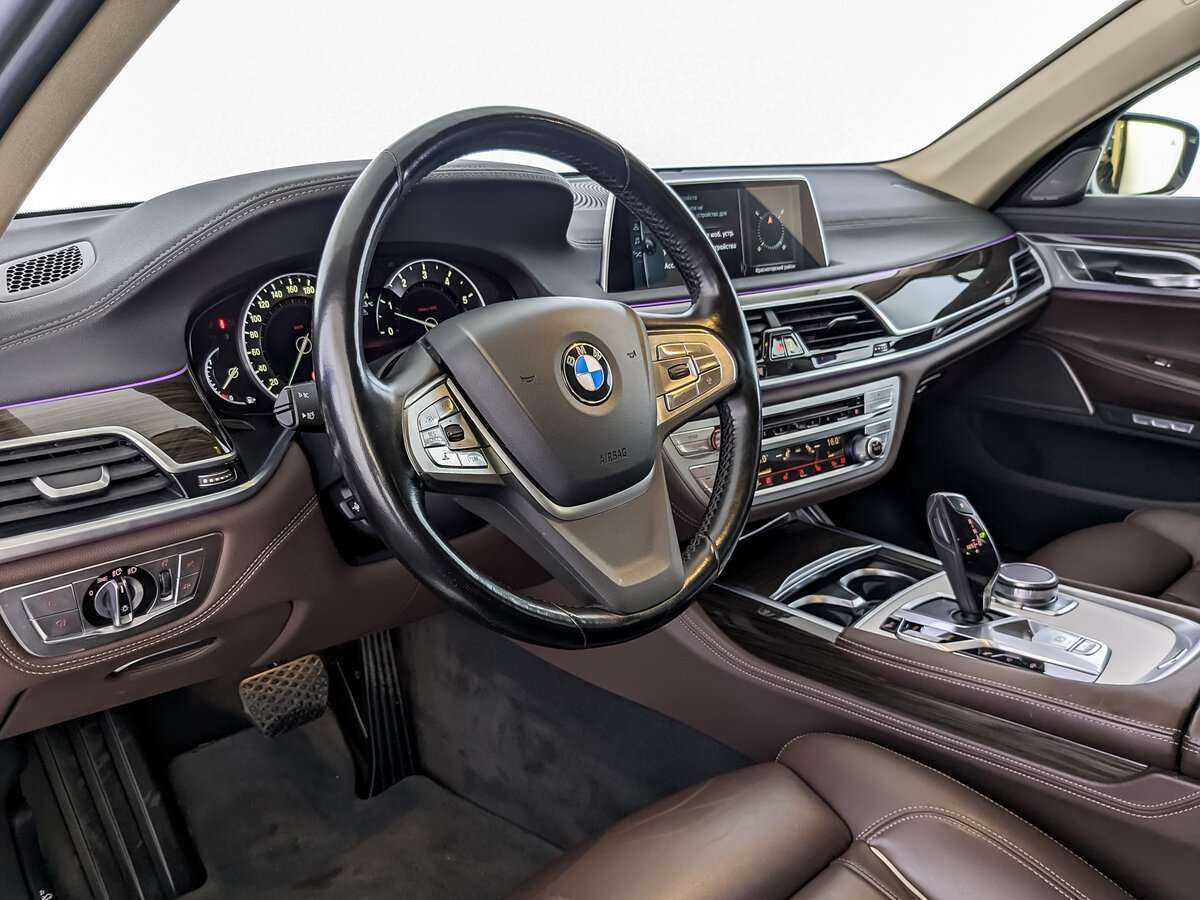 BMW 7 серии с пробегом — 2016 год. Фото: #10