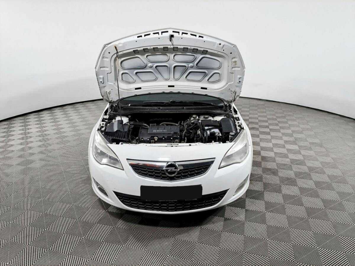 Opel Astra с пробегом — 2011 год. Фото: #8