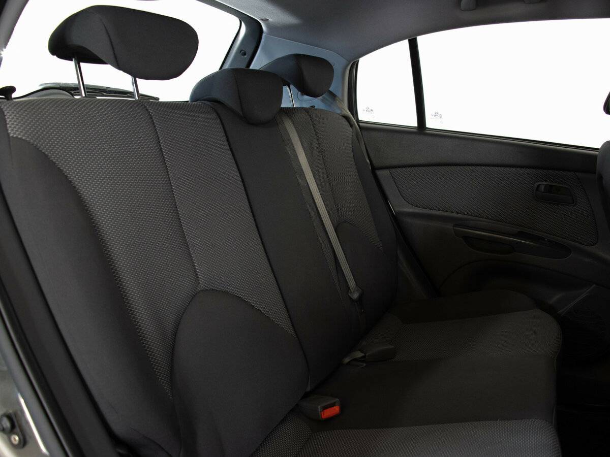 Kia Rio с пробегом — 2010 год. Фото: #12