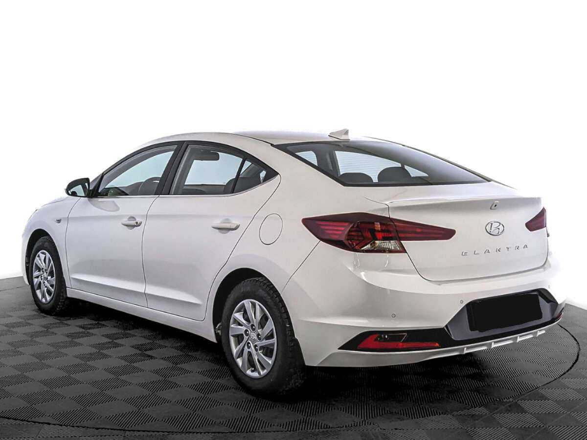 Hyundai Elantra с пробегом — 2020 год. Фото: #6