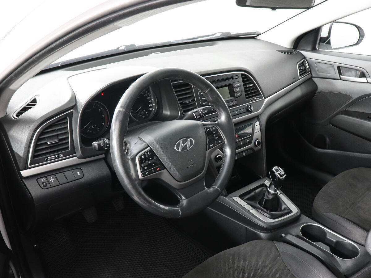 Hyundai Elantra с пробегом — 2018 год. Фото: #3