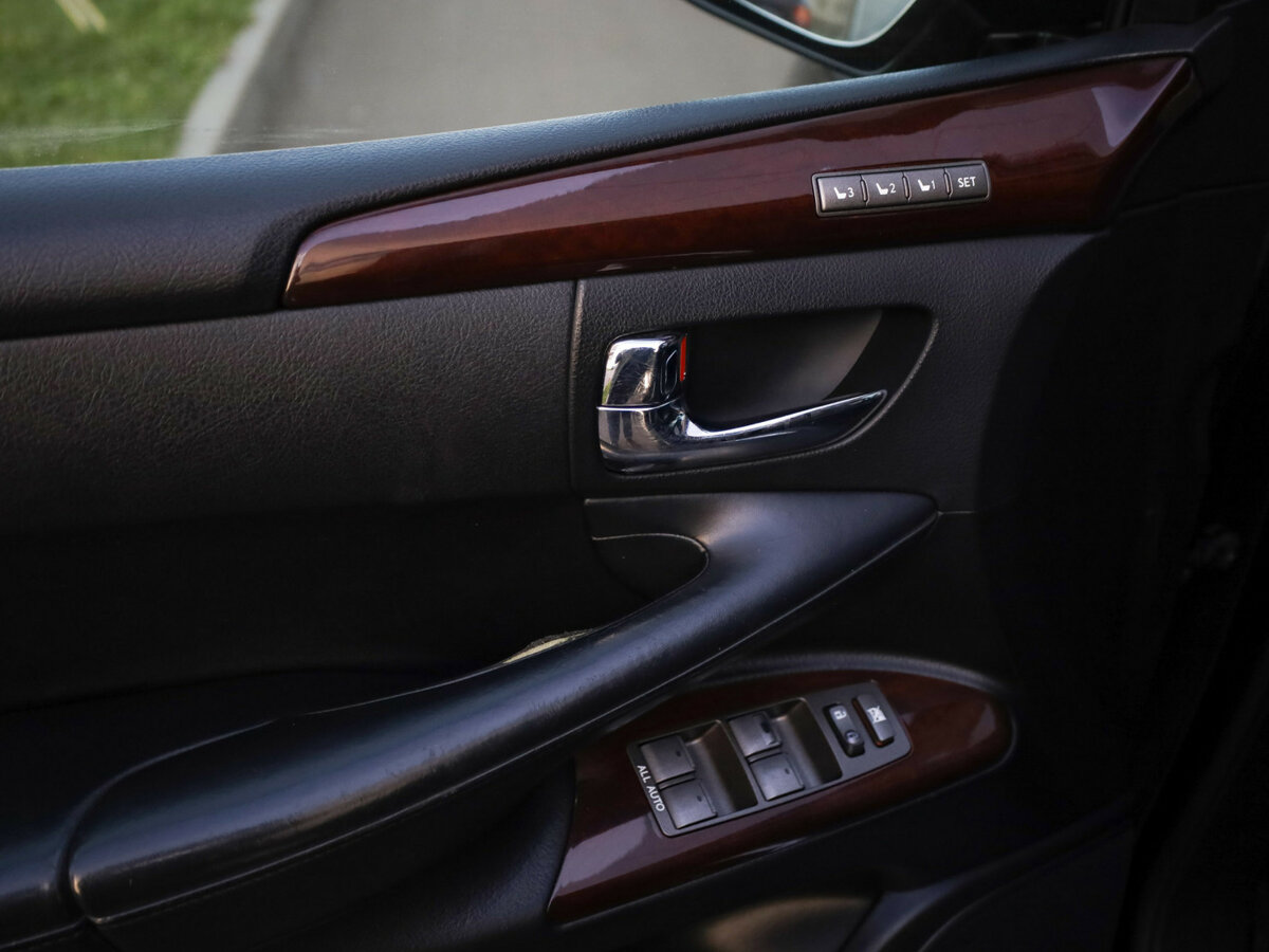 Lexus LX с пробегом — 2012 год. Фото: #27