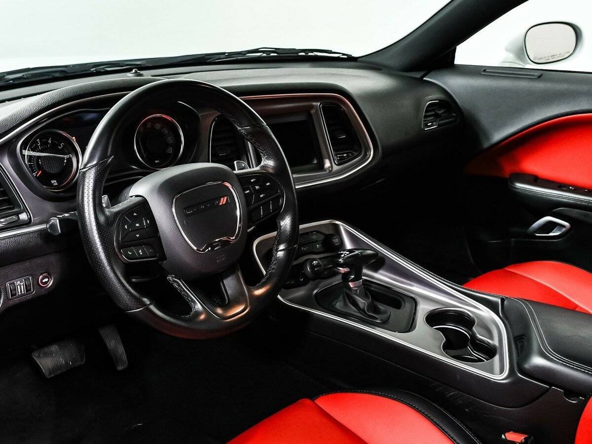 Dodge Challenger с пробегом — 2022 год. Фото: #9