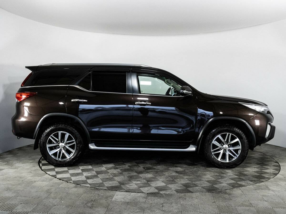 Toyota Fortuner с пробегом — 2018 год. Фото: #4
