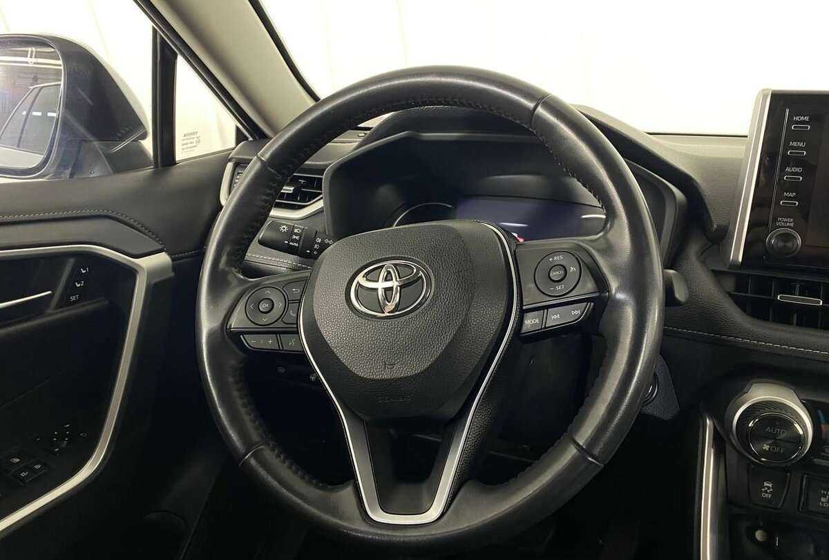 Toyota RAV4 с пробегом — 2021 год. Фото: #8