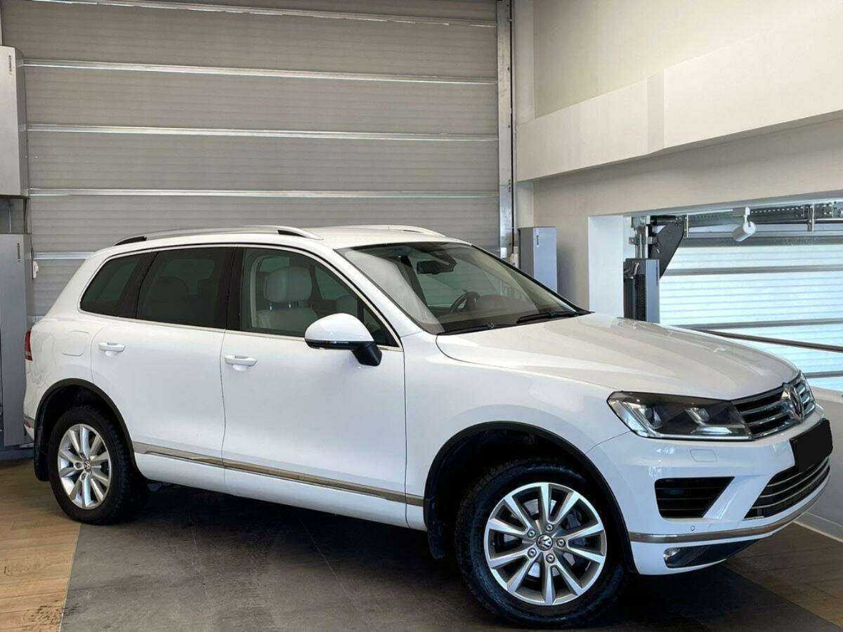 Volkswagen Touareg с пробегом — 2015 год. Фото: #2
