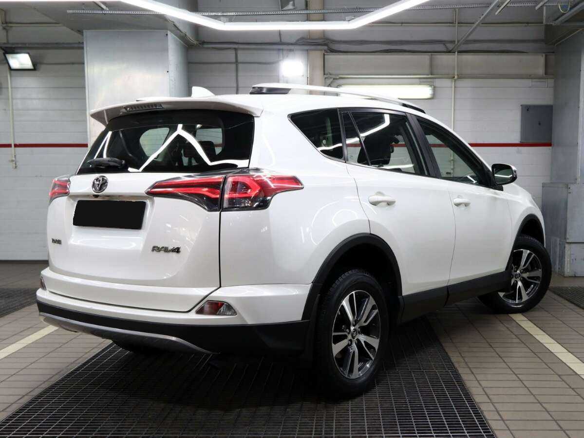Toyota RAV4 с пробегом — 2017 год. Фото: #2
