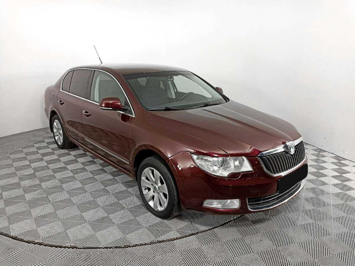 Skoda Superb с пробегом — 2009 год. Фото: #2