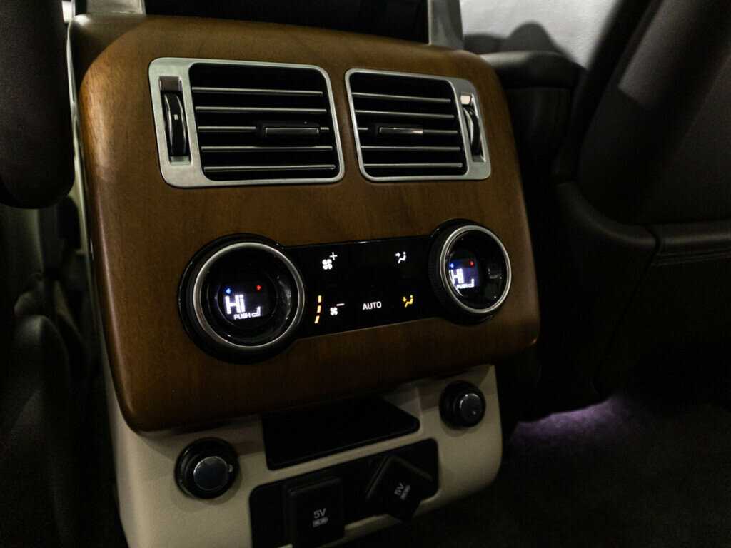Land Rover Range Rover с пробегом — 2018 год. Фото: #25