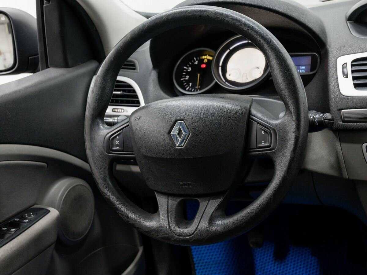Renault Megane с пробегом — 2009 год. Фото: #10