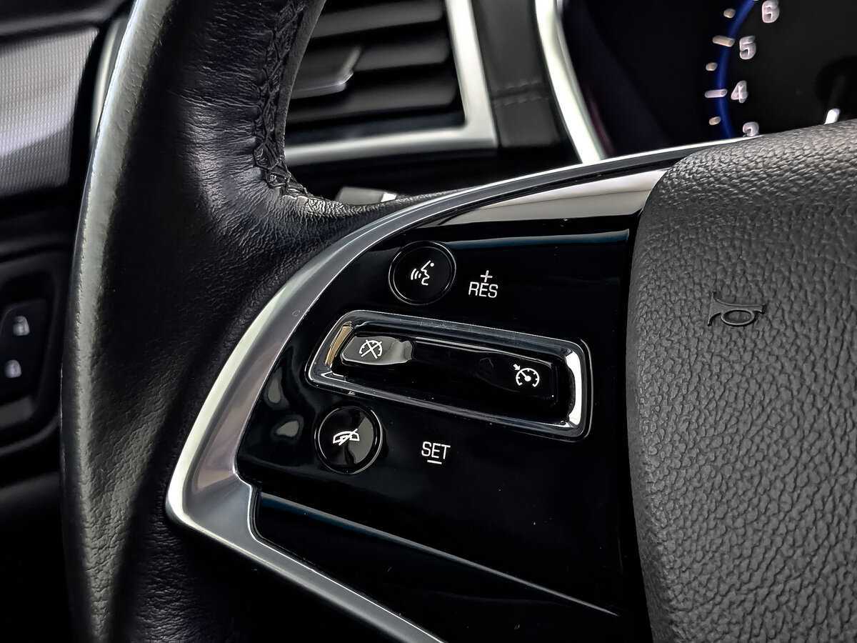 Cadillac SRX с пробегом — 2015 год. Фото: #27
