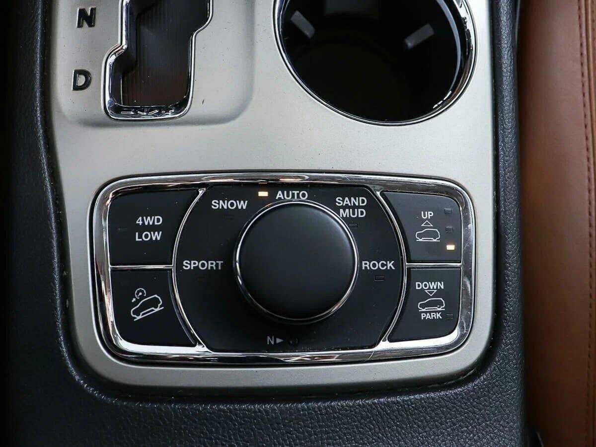 Jeep Grand Cherokee с пробегом — 2012 год. Фото: #18