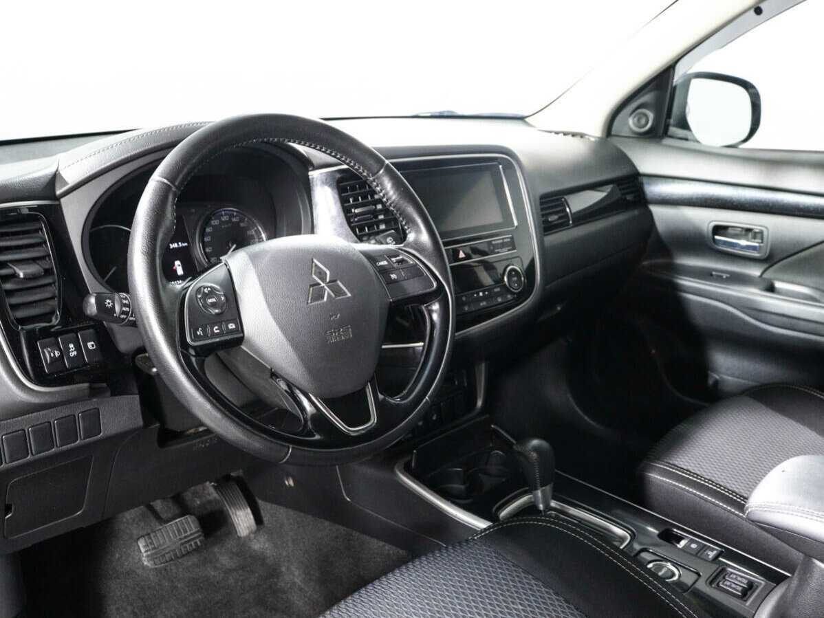 Mitsubishi Outlander с пробегом — 2018 год. Фото: #13