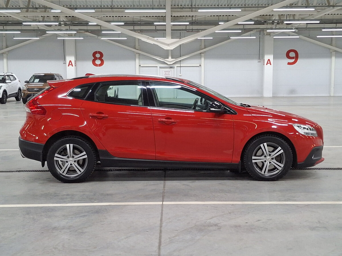 Volvo V40 Cross Country с пробегом — 2017 год. Фото: #3