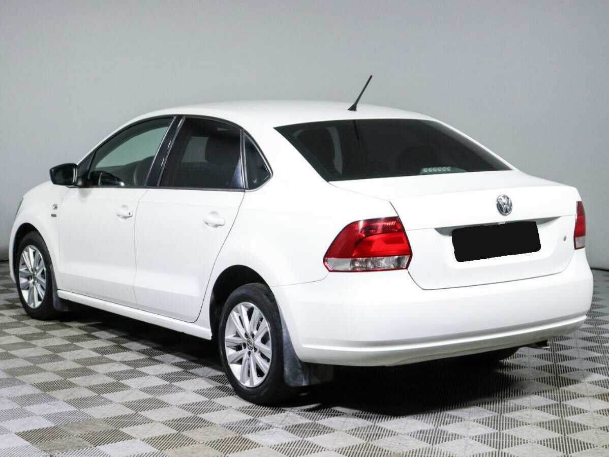 Volkswagen Polo с пробегом — 2013 год. Фото: #6