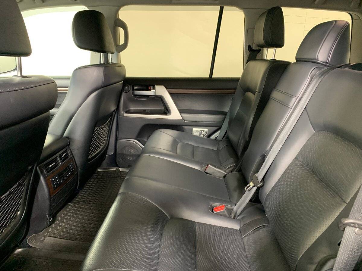 Toyota Land Cruiser с пробегом — 2016 год. Фото: #18