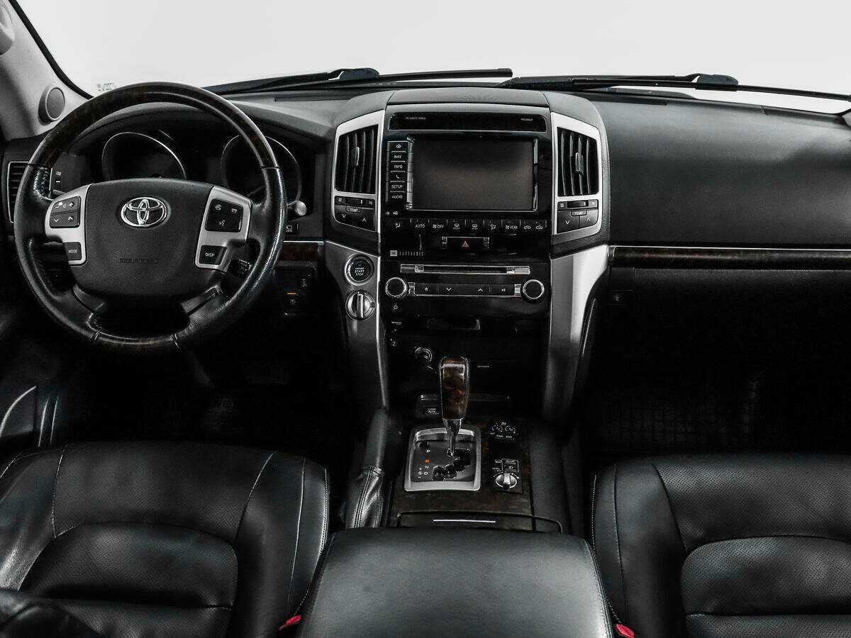 Toyota Land Cruiser с пробегом — 2012 год. Фото: #12