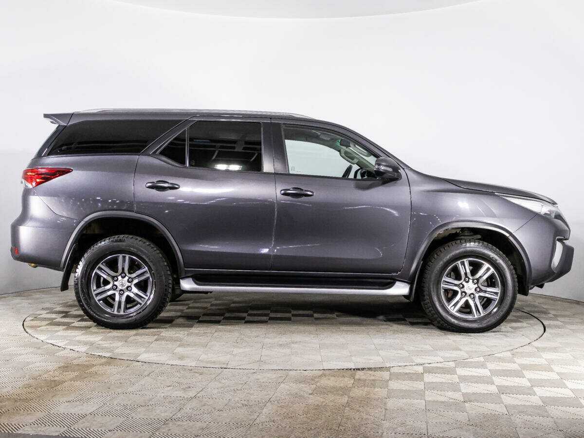 Toyota Fortuner с пробегом — 2018 год. Фото: #3