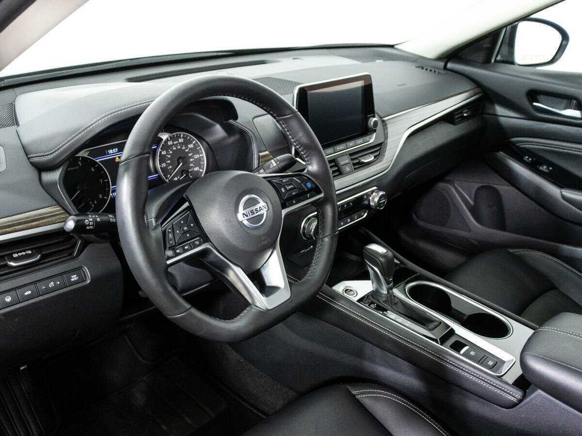 Nissan Altima с пробегом — 2022 год. Фото: #10