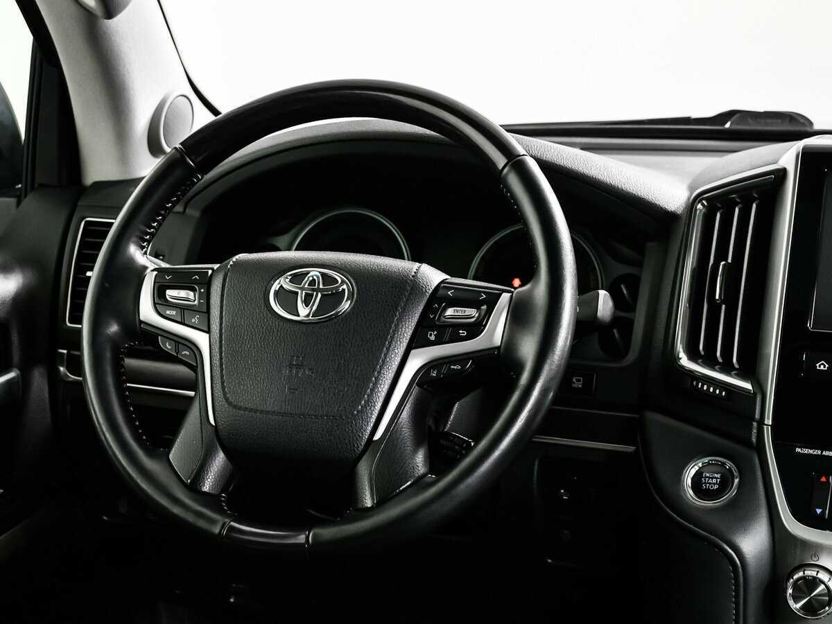 Toyota Land Cruiser с пробегом — 2017 год. Фото: #11