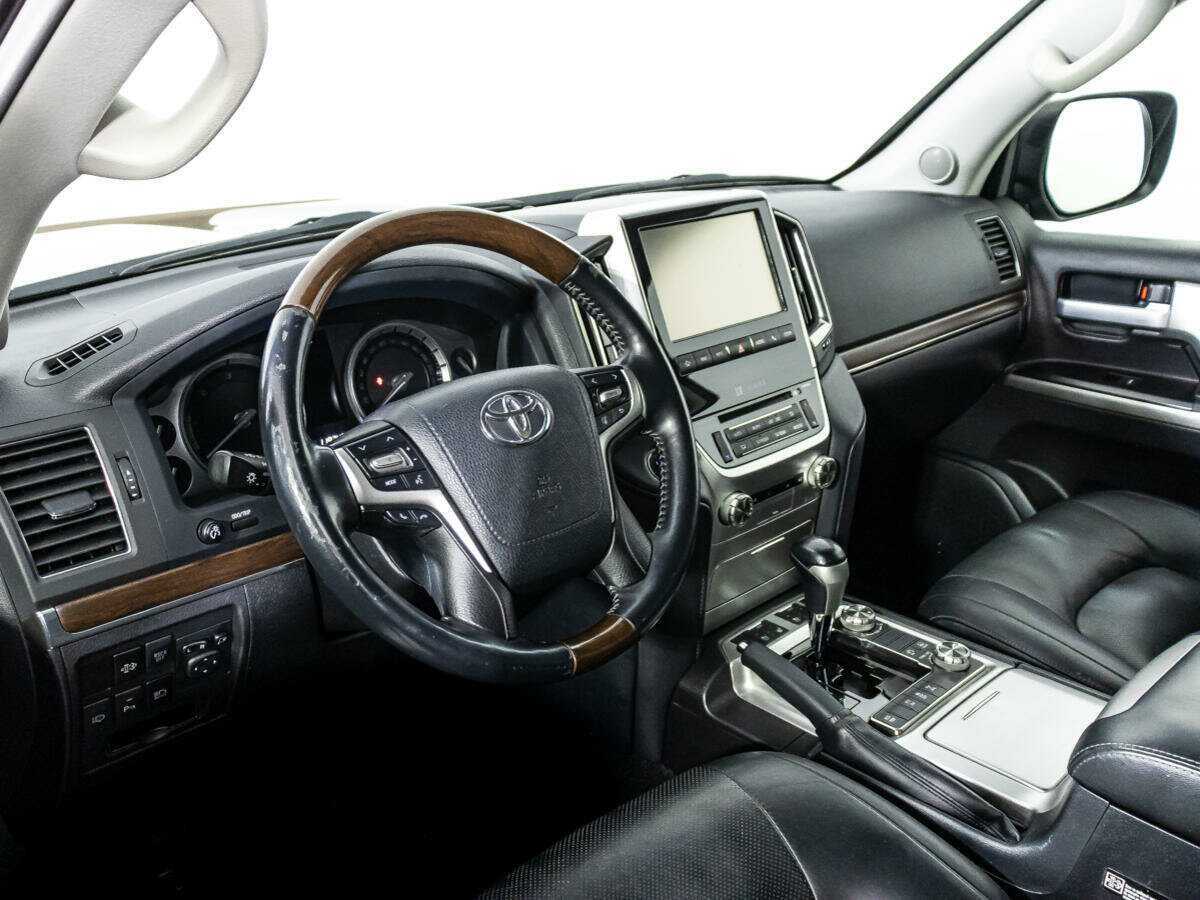 Toyota Land Cruiser с пробегом — 2016 год. Фото: #10