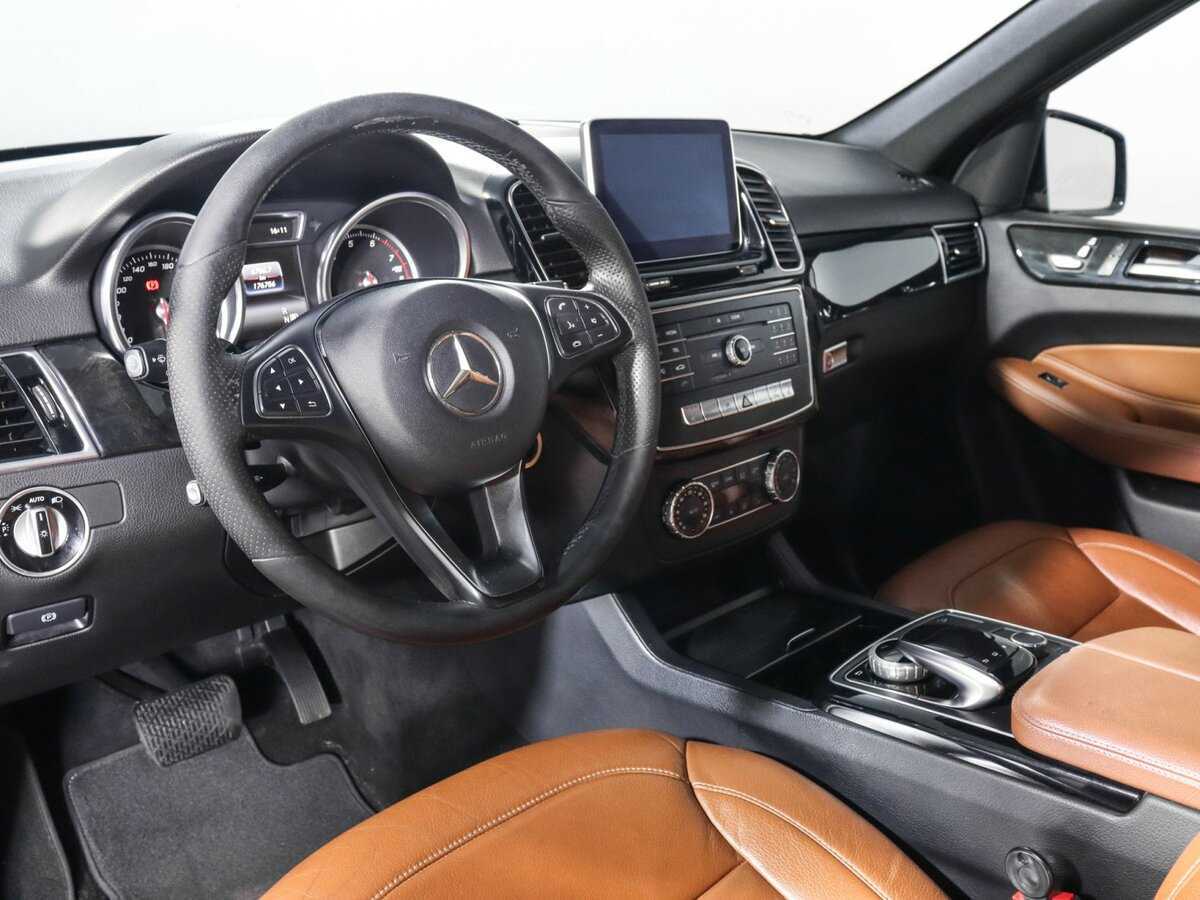Mercedes-Benz GLE с пробегом — 2015 год. Фото: #11