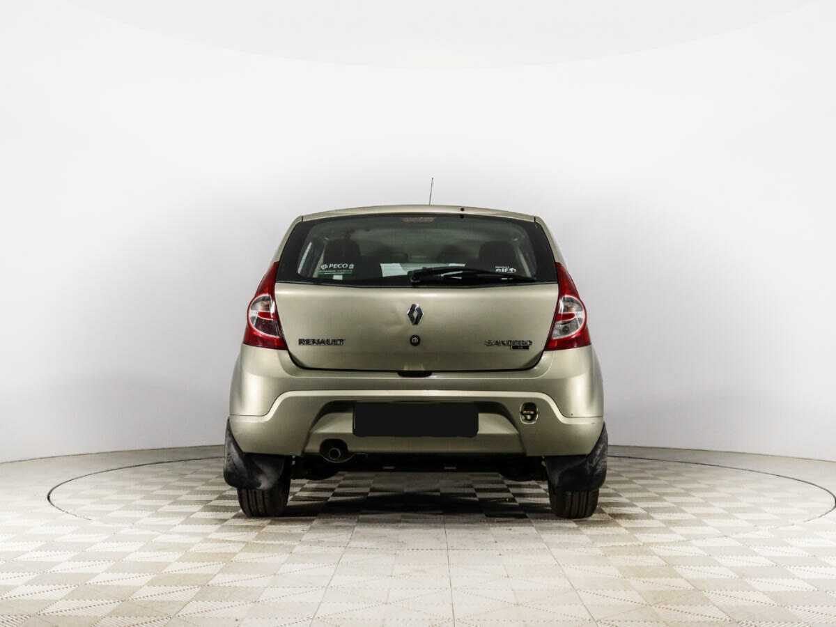 Renault Sandero с пробегом — 2011 год. Фото: #5