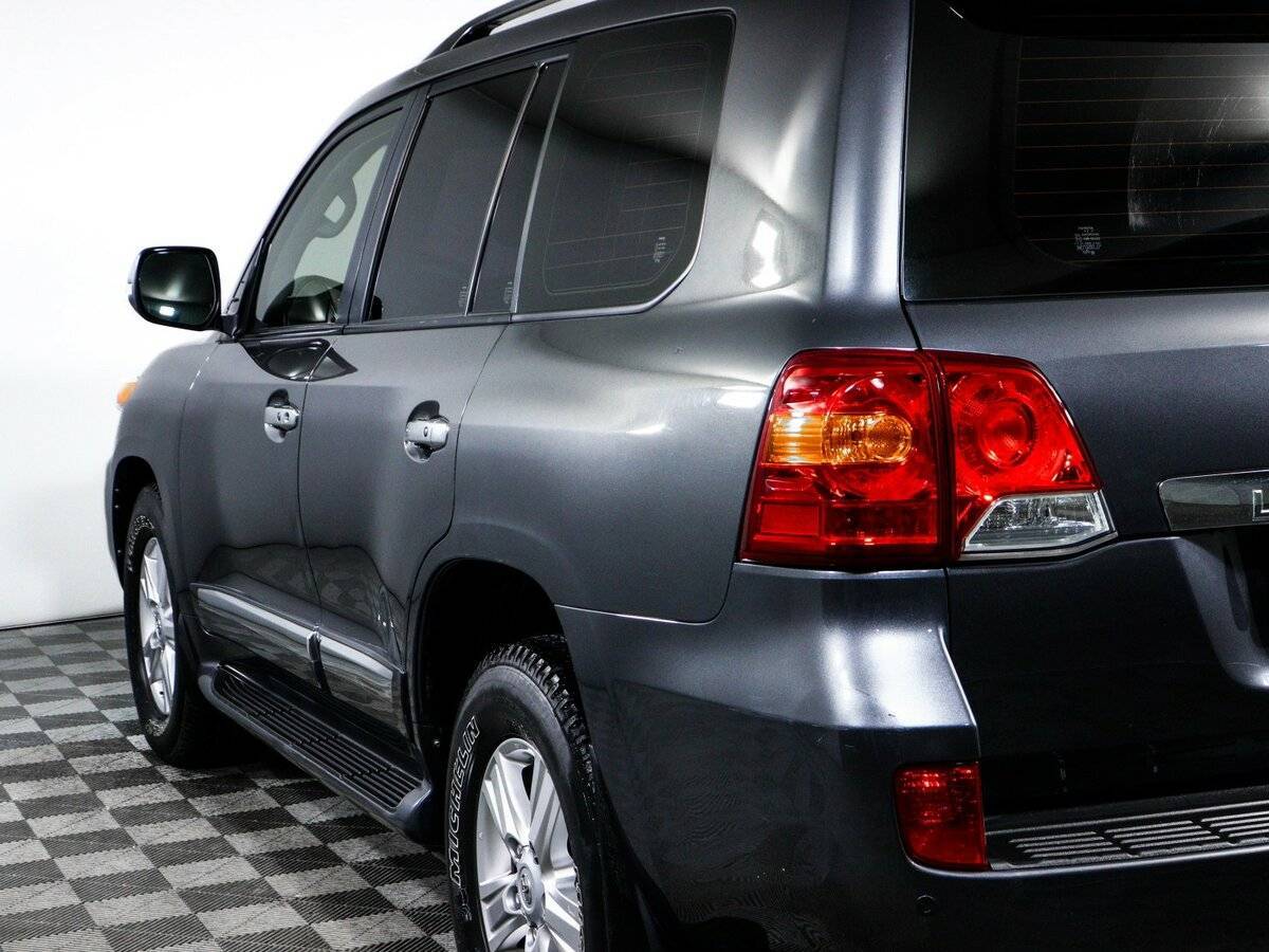 Toyota Land Cruiser с пробегом — 2014 год. Фото: #19