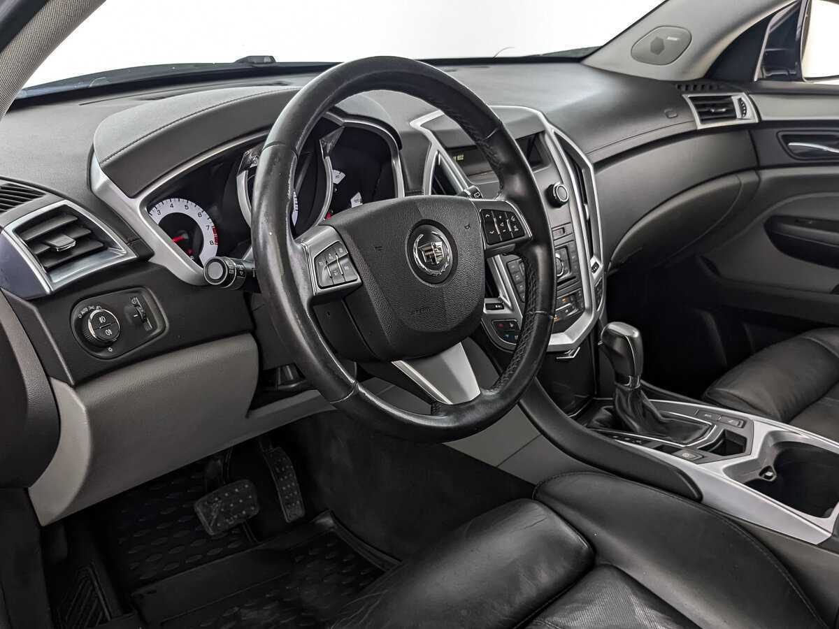 Cadillac SRX с пробегом — 2010 год. Фото: #10