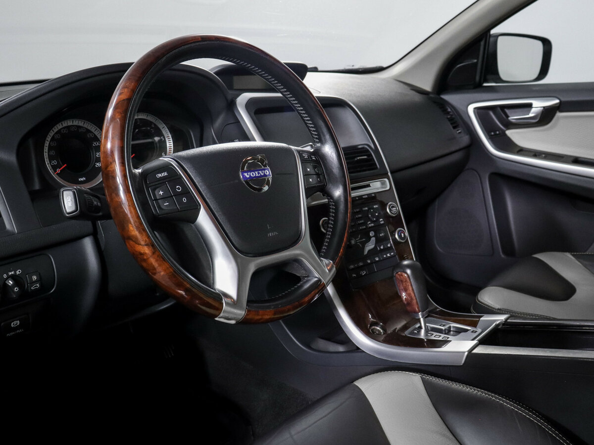 Volvo XC60 с пробегом — 2010 год. Фото: #11