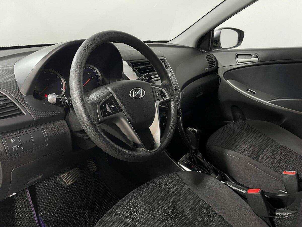 Hyundai Solaris с пробегом — 2015 год. Фото: #12