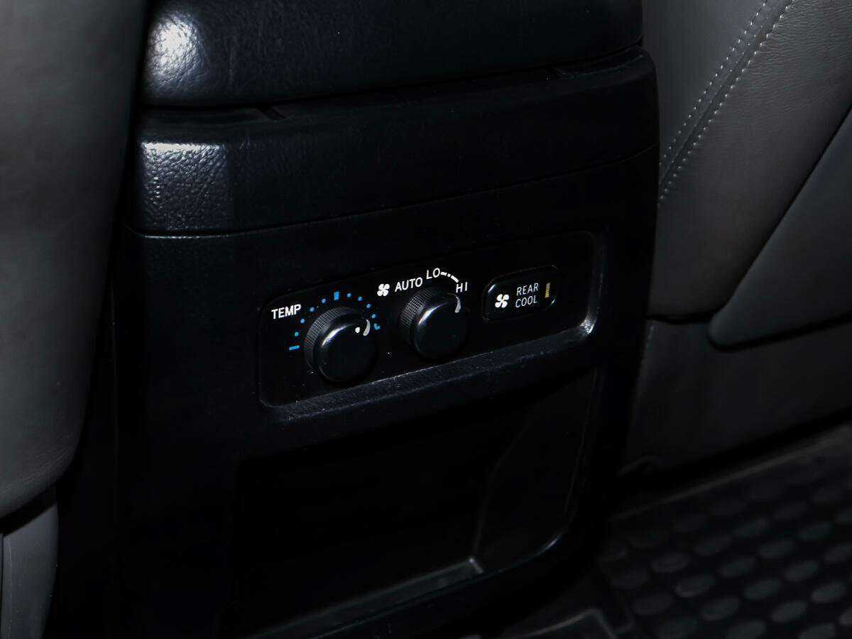 Toyota Land Cruiser Prado с пробегом — 2008 год. Фото: #19