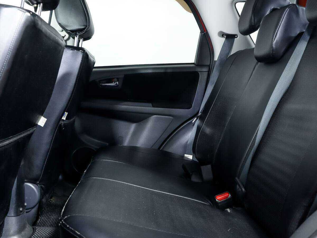 Suzuki SX4 с пробегом — 2010 год. Фото: #10