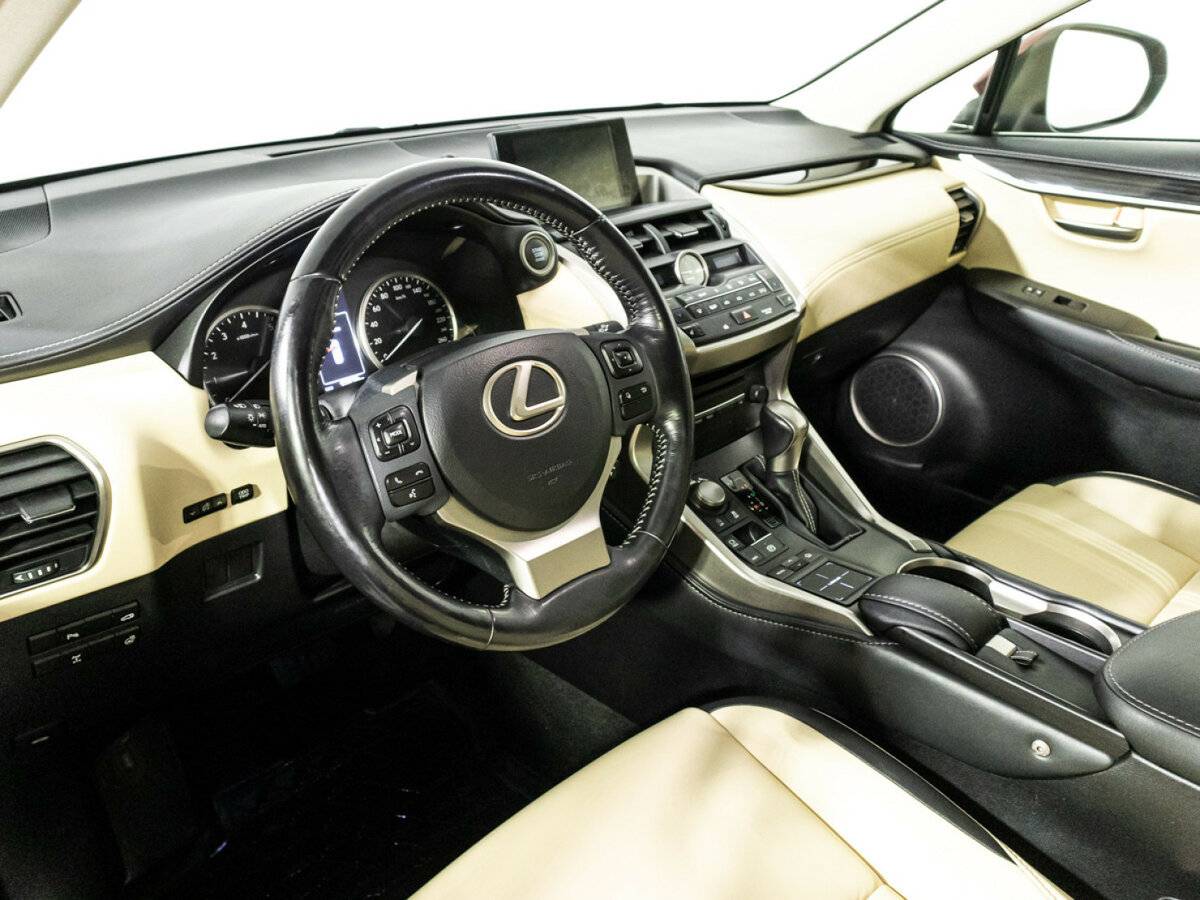 Lexus NX с пробегом — 2015 год. Фото: #10