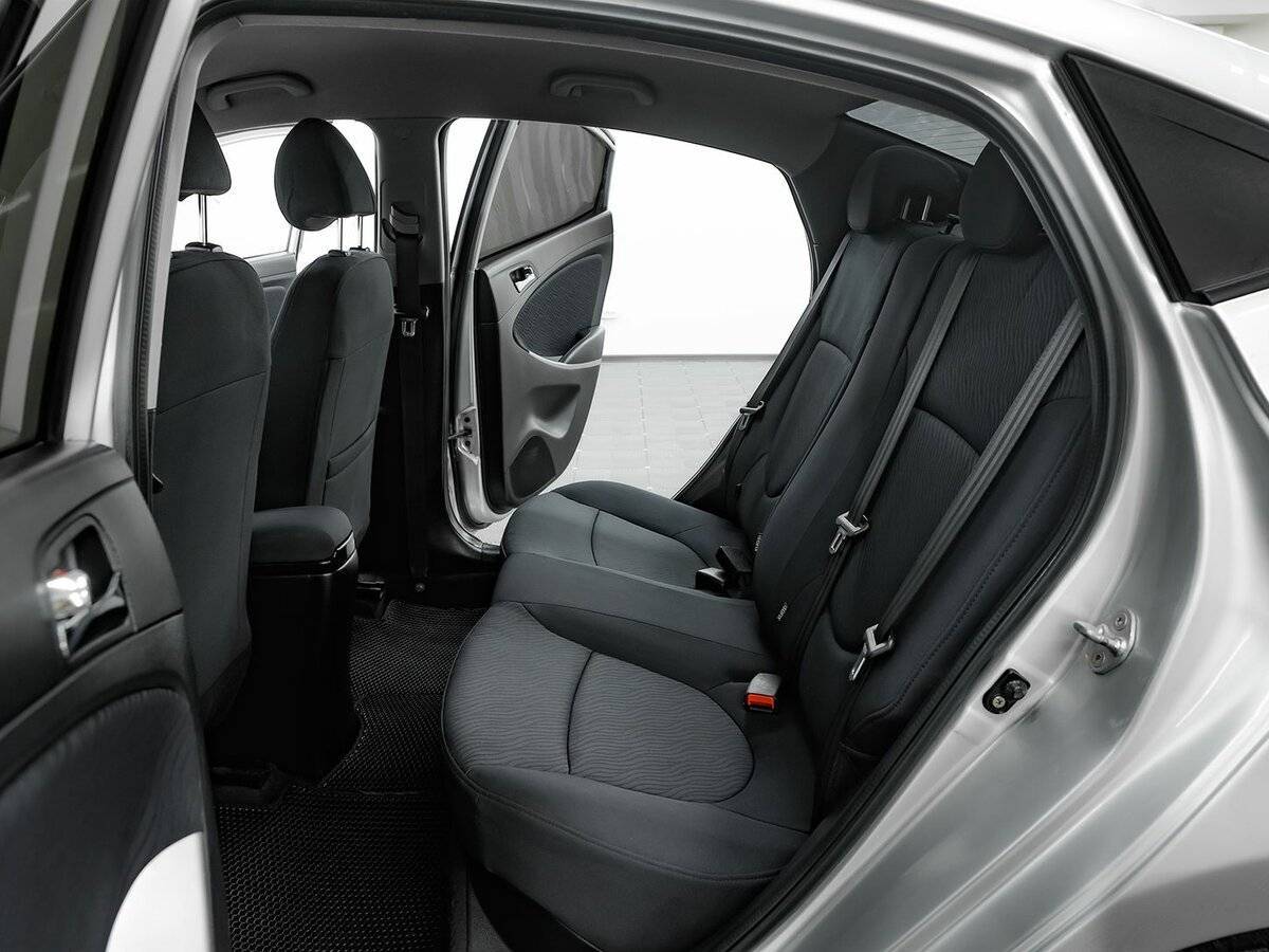 Hyundai Solaris с пробегом — 2011 год. Фото: #15