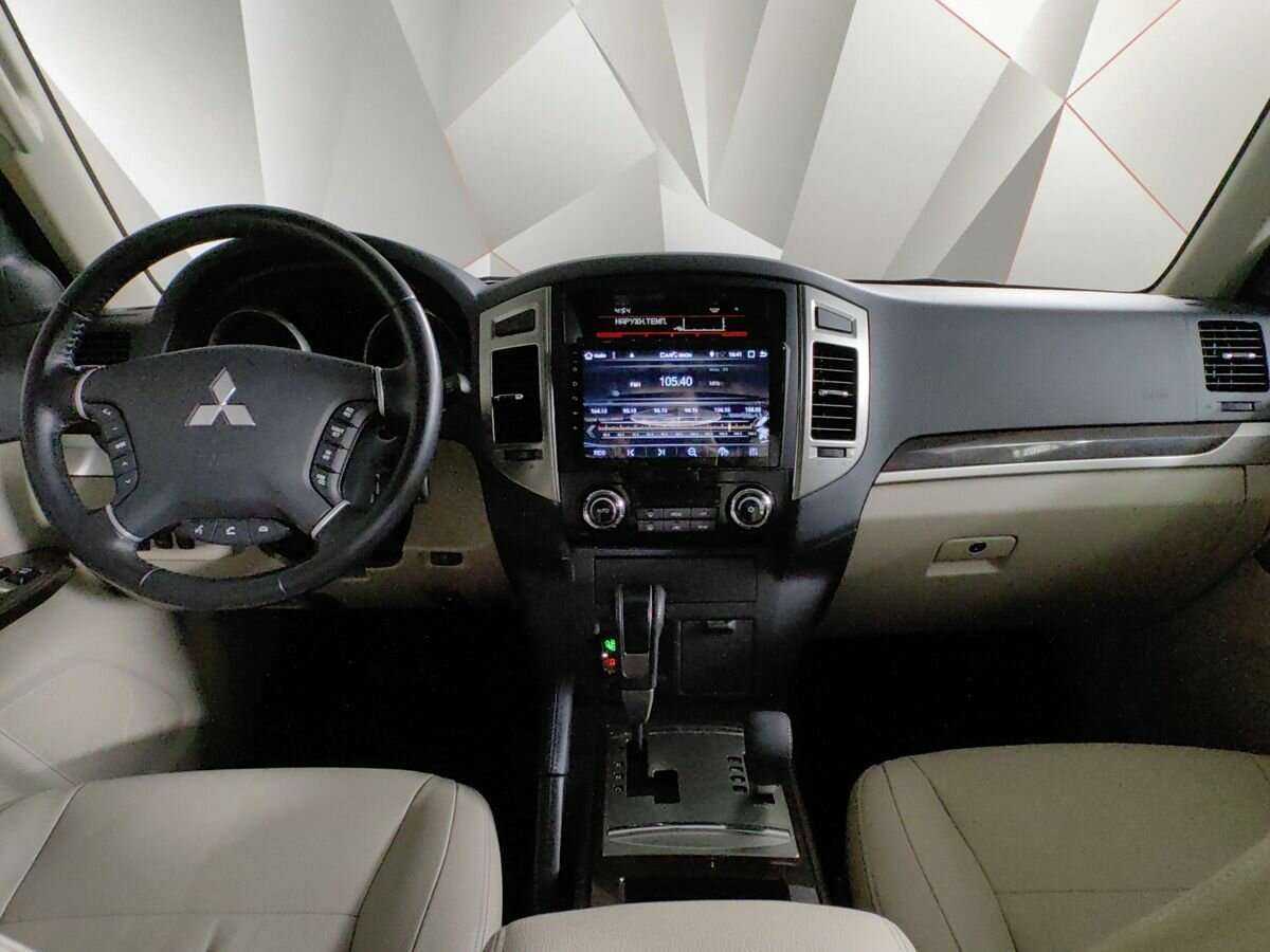 Mitsubishi Pajero с пробегом — 2021 год. Фото: #9