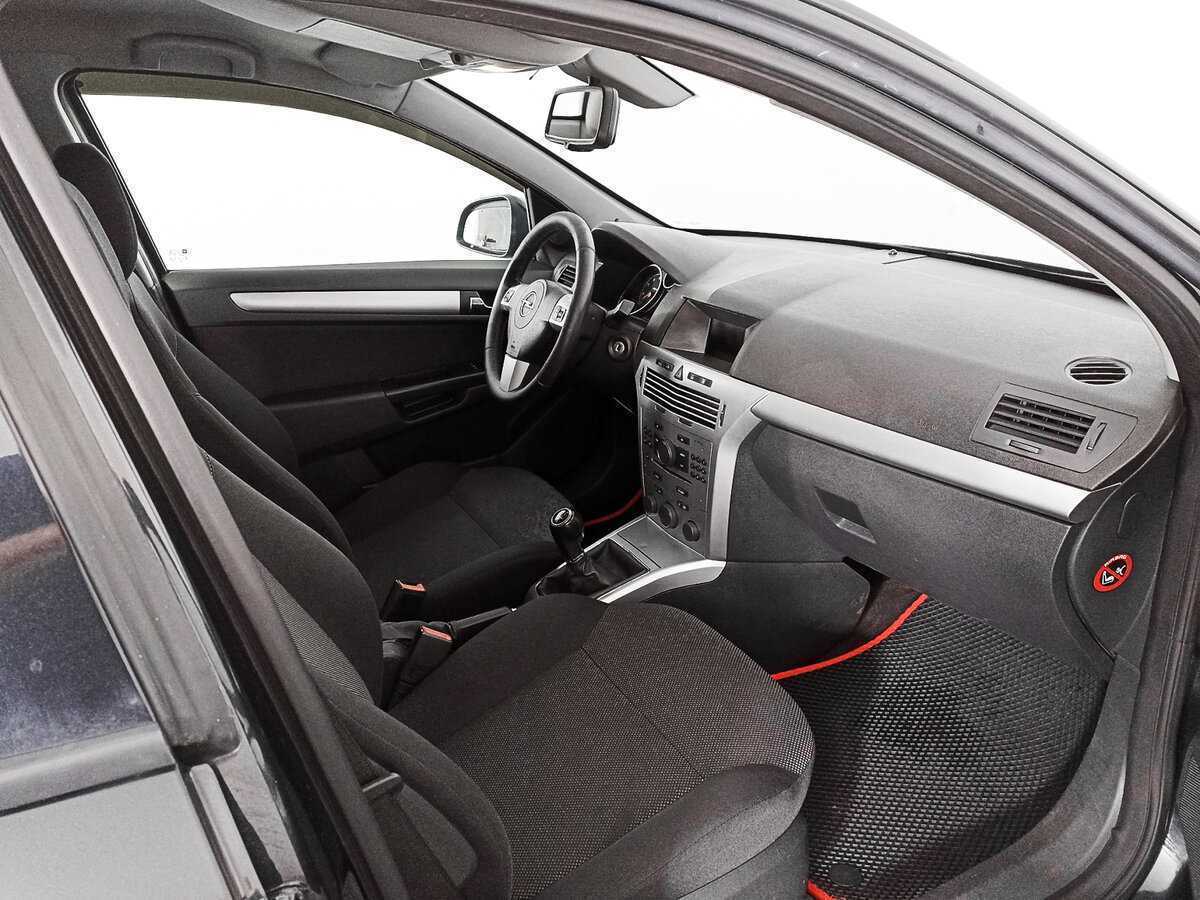 Opel Astra с пробегом — 2012 год. Фото: #8
