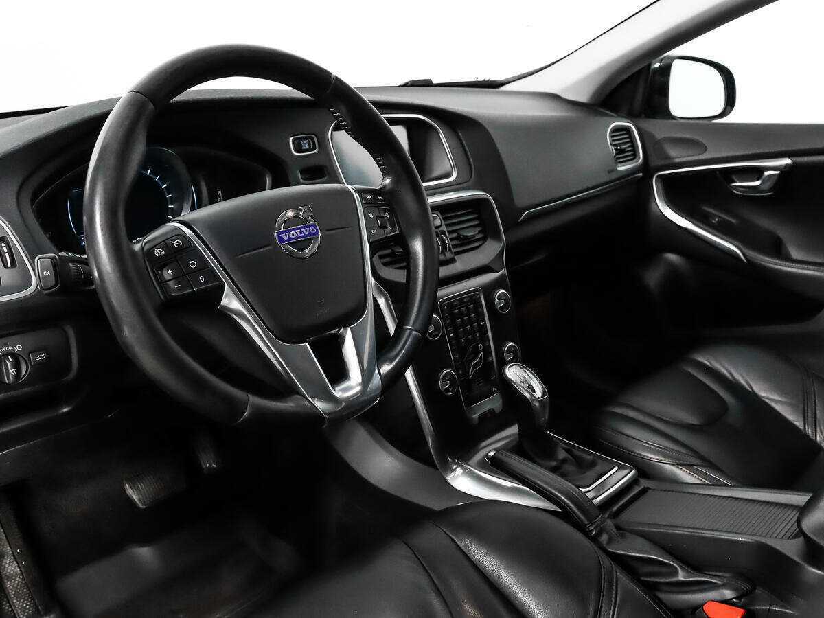 Volvo V40 Cross Country с пробегом — 2013 год. Фото: #6
