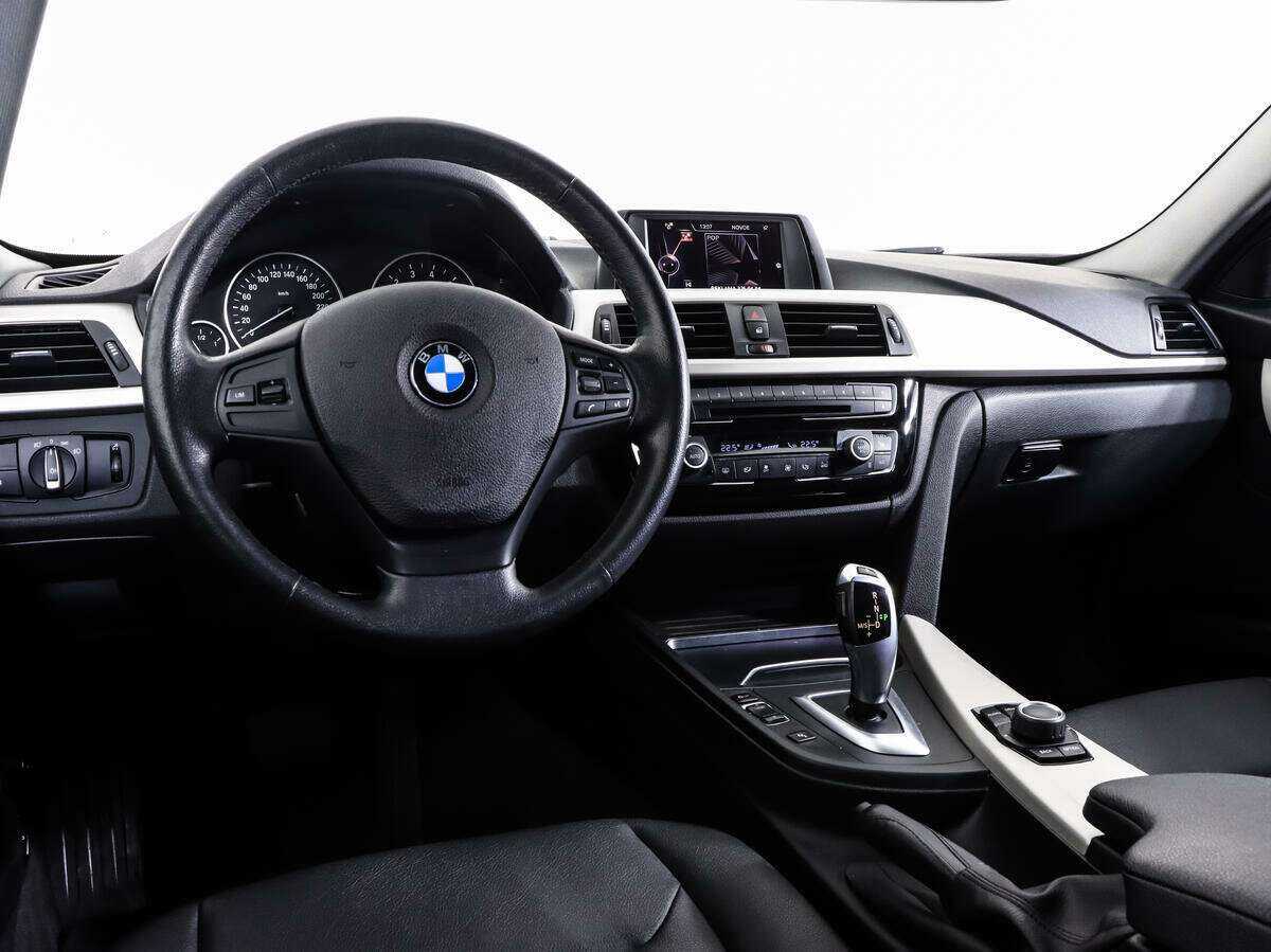 BMW 3 серии с пробегом — 2015 год. Фото: #10